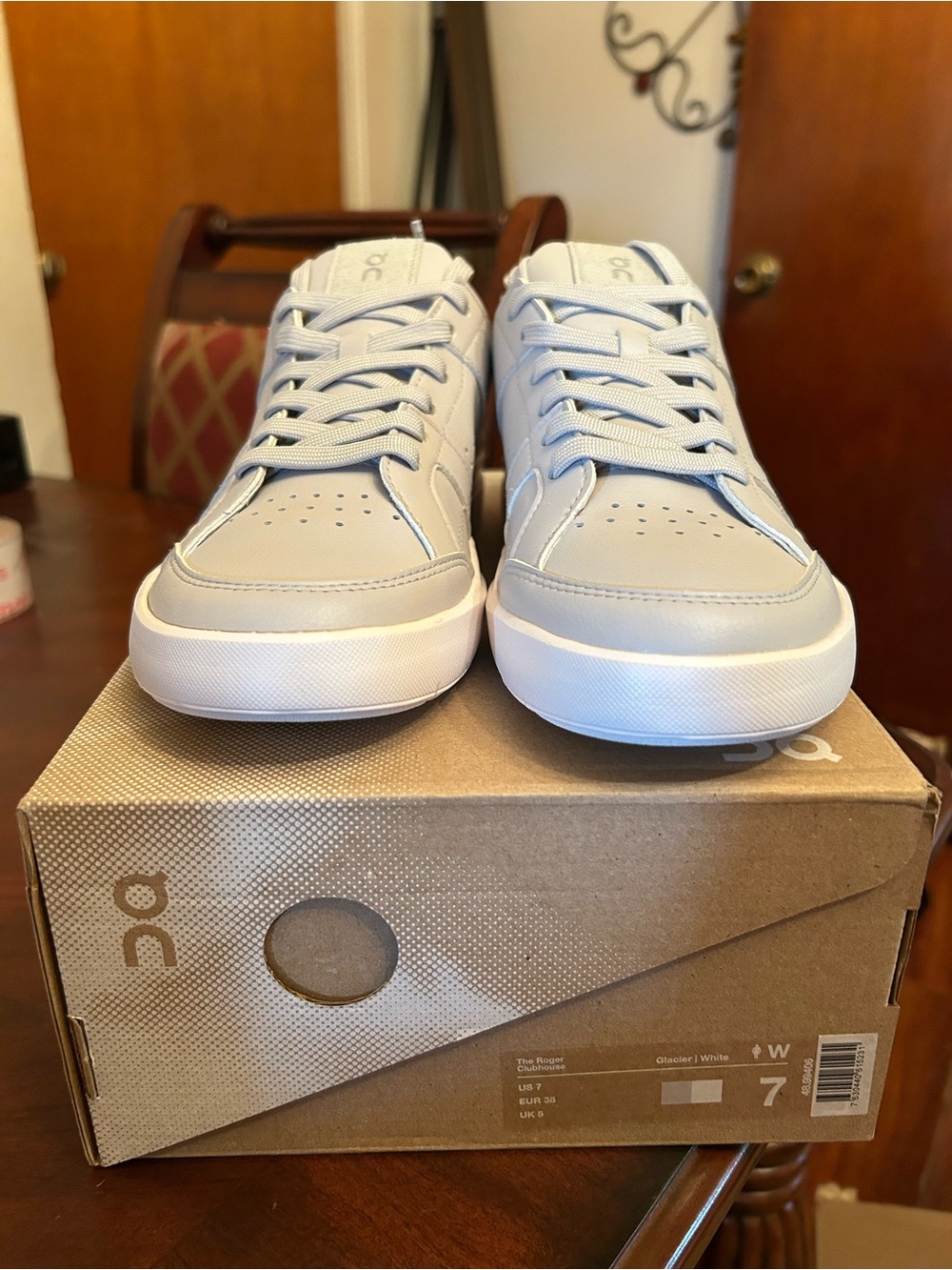 On Cloud The Roger Clubhouse Women’s Sneakers in Light Gray